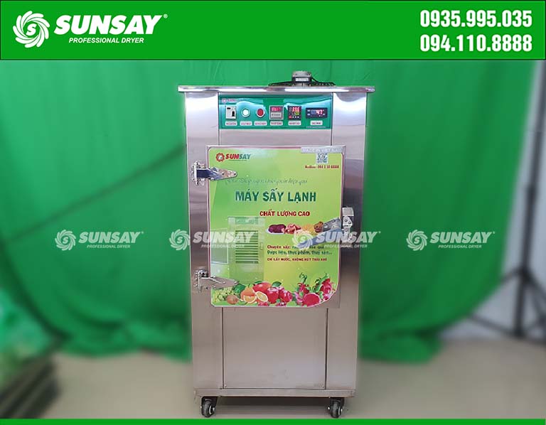 Máy sấy lạnh mini 9 khay thiết kế nhỏ gọn, phù hợp với các cơ sở sản xuất chế biến vừa và nhỏ.
