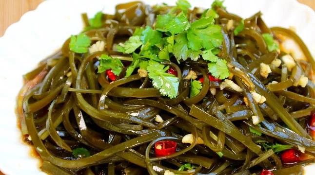 Tảo bẹ sấy khô làm salad